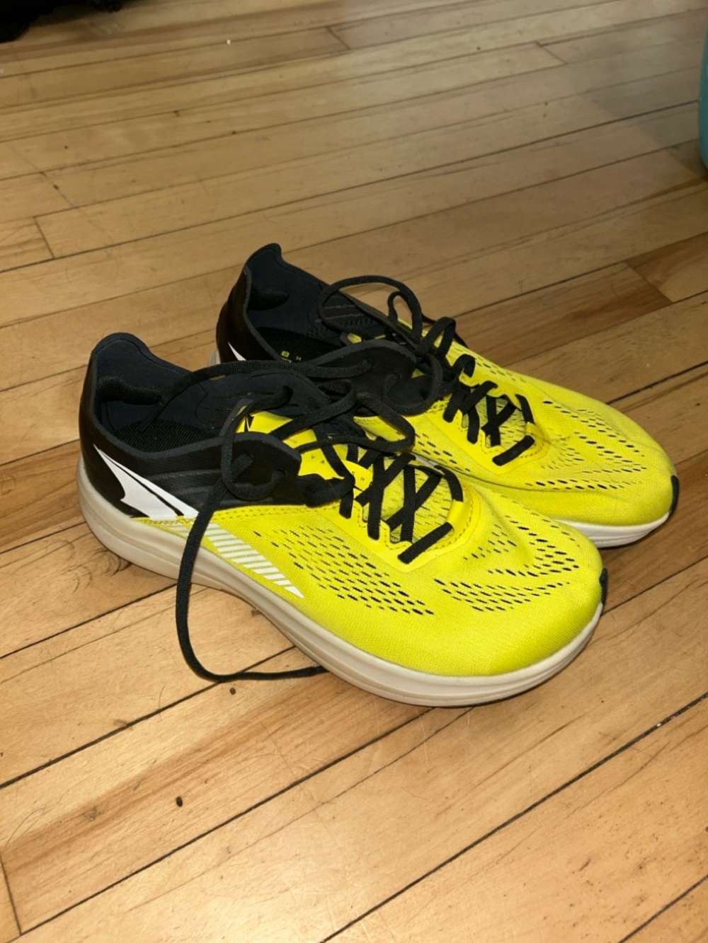 Altra Vanish C Carbon Race Shoes -
Bright Yellow and Black Running Shoes